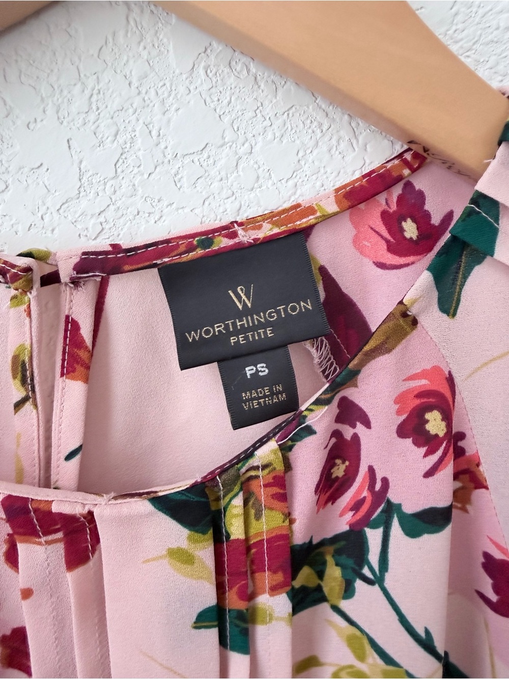 Pink Floral Pleated Flutter Sleeve Blouse - Picture 2 of 8